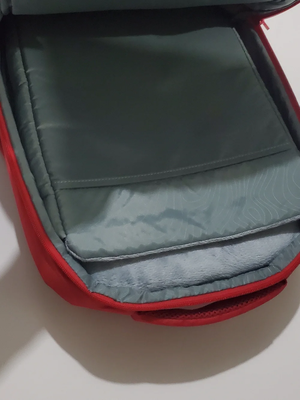 Incase Red Slim Urban Backpack fit 15